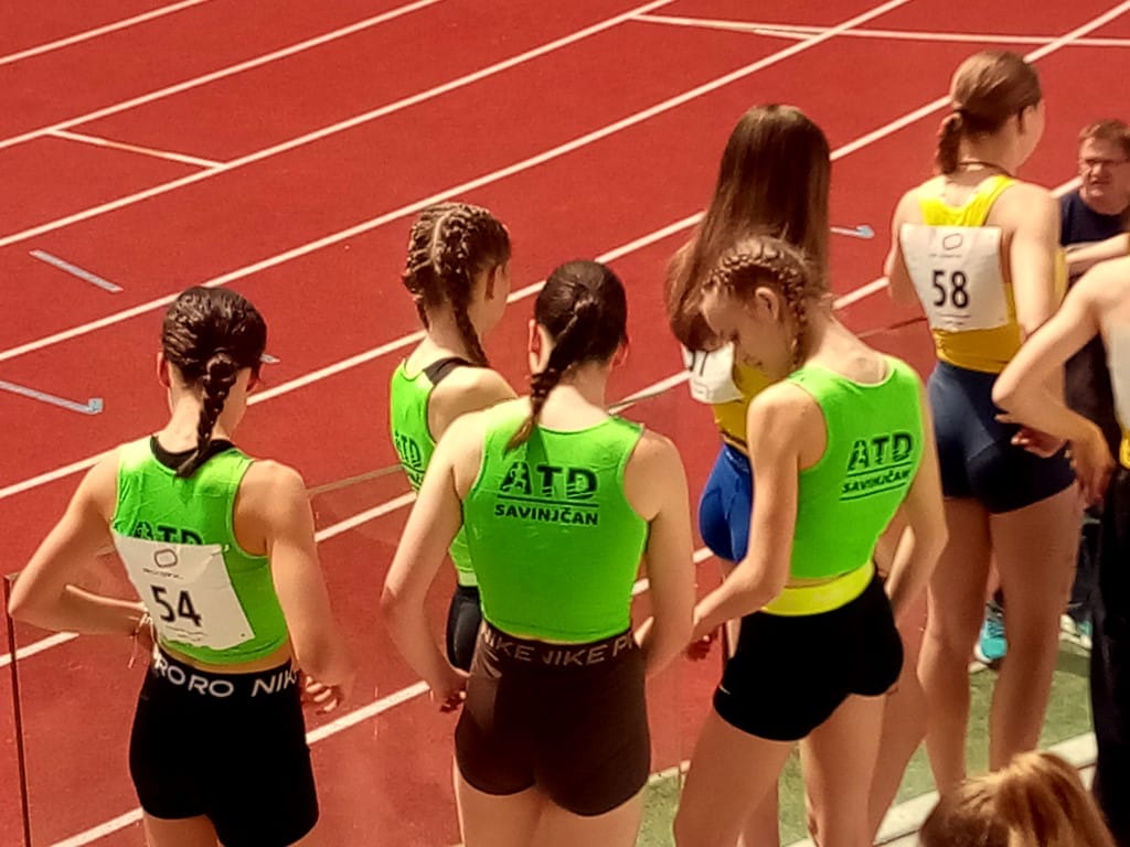 PRVENSTVO SLOVENIJE V ŠTAFETAH – NAŠE PUNCE Z MEDALJO